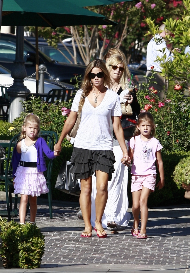 Denise Richards, black ruffle mini skirt, white v-neck t-shirt, white shirt, necklace, flip flops, sunglasses